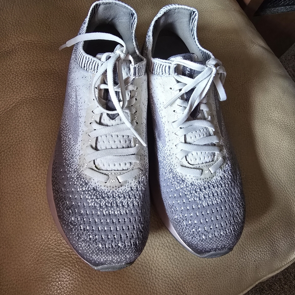 Brooks Women's Gradient Running Shoes - Picture 3 of 6